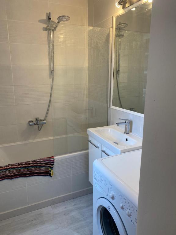 Kúpeľňa v ubytovaní Superbe appartement climatisé avec parking privé