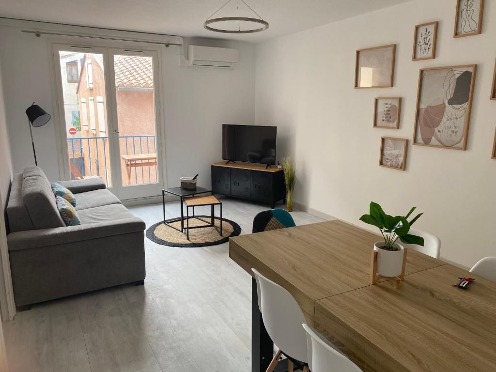 Televízia a/alebo spoločenská miestnosť v ubytovaní Superbe appartement climatisé avec parking privé