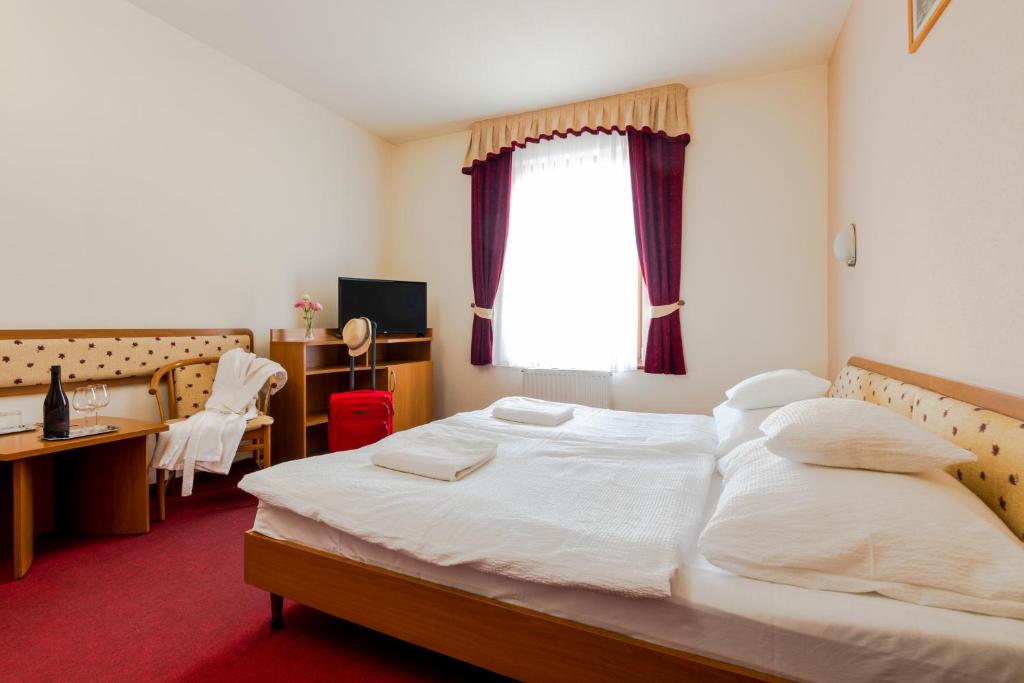 Hotel Imperial Gyogyszallo es Gyogyfurdo 6200 Kiskőrös, Erdotelki ut. 21 kép - 1
