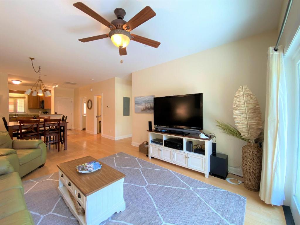 340 Palmetto Walk - A Mermaid Lounge