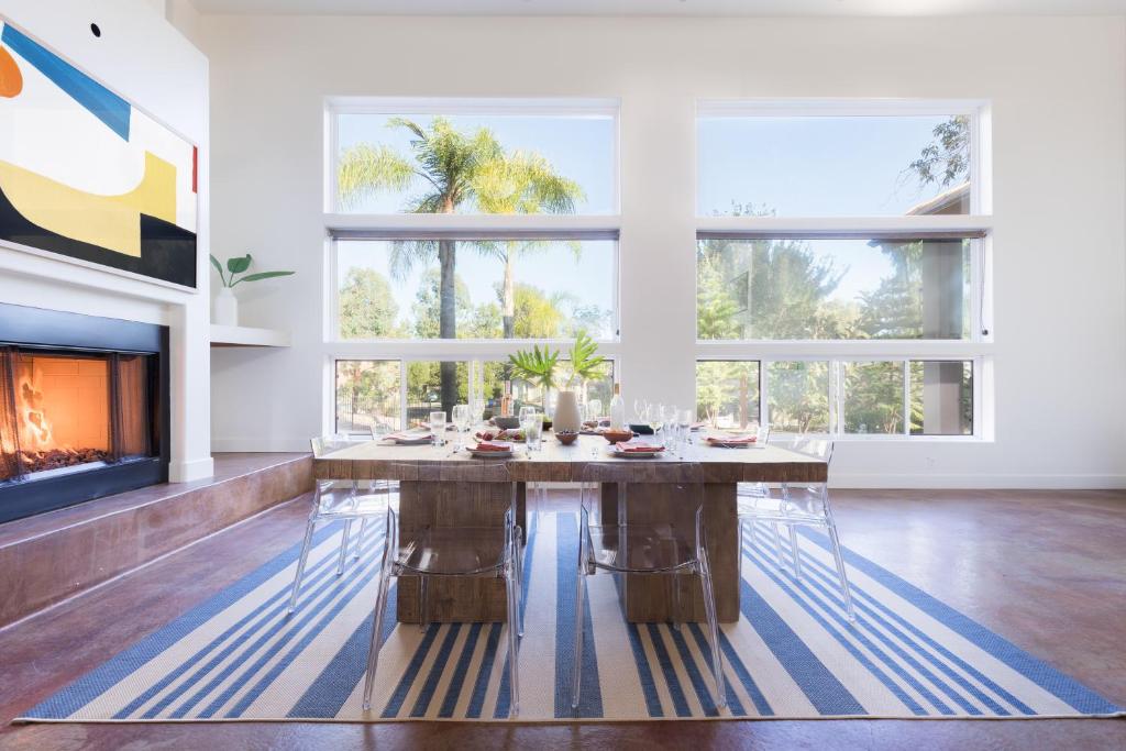 Vacation Home Moreno by AvantStay Modern Home in Oceanside w Fire Pit