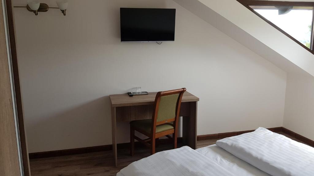 TV a/nebo společenská místnost v ubytování Natura Chalet