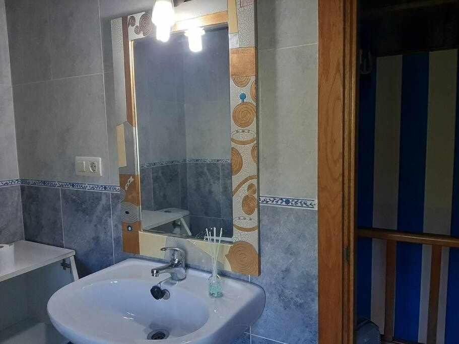 Kúpeľňa v ubytovaní Casa Machina casa con amplia terraza y barbacoa