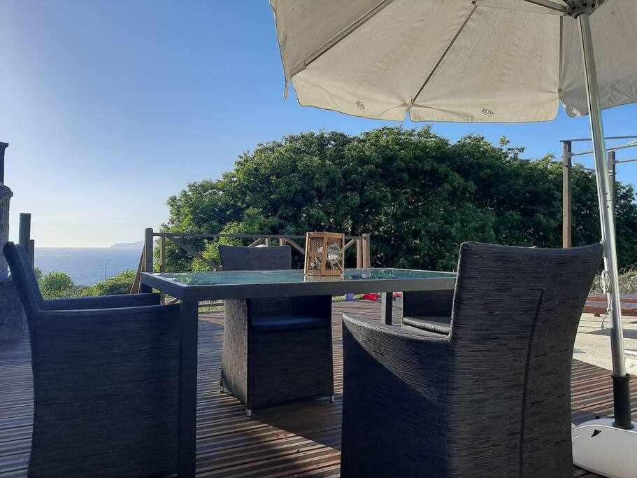 Balkón alebo terasa v ubytovaní Casa Machina casa con amplia terraza y barbacoa