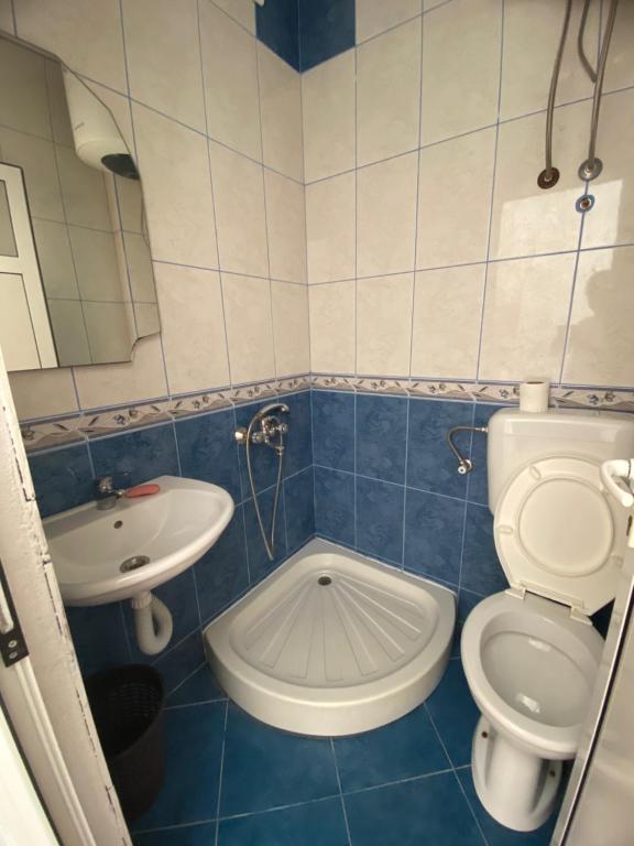 Koupelna v ubytování Apartments Ajdin