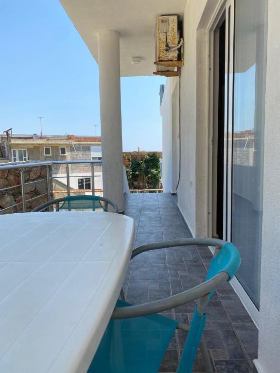 Balkón nebo terasa v ubytování Apartments Ajdin