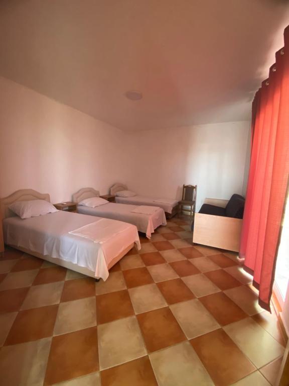 Postel nebo postele na pokoji v ubytování Apartments Ajdin
