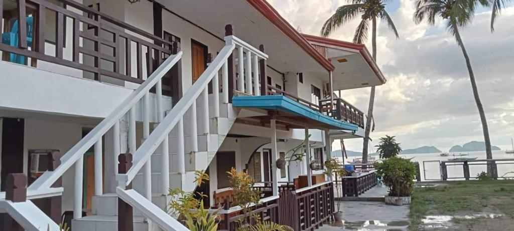 a building with a view of the ocean at Dreamland Nilo Eve Beach Guest Huaz in El Nido