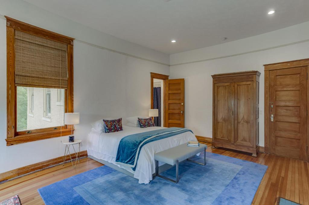 Oak Hall Bed and Breakfast - King Room