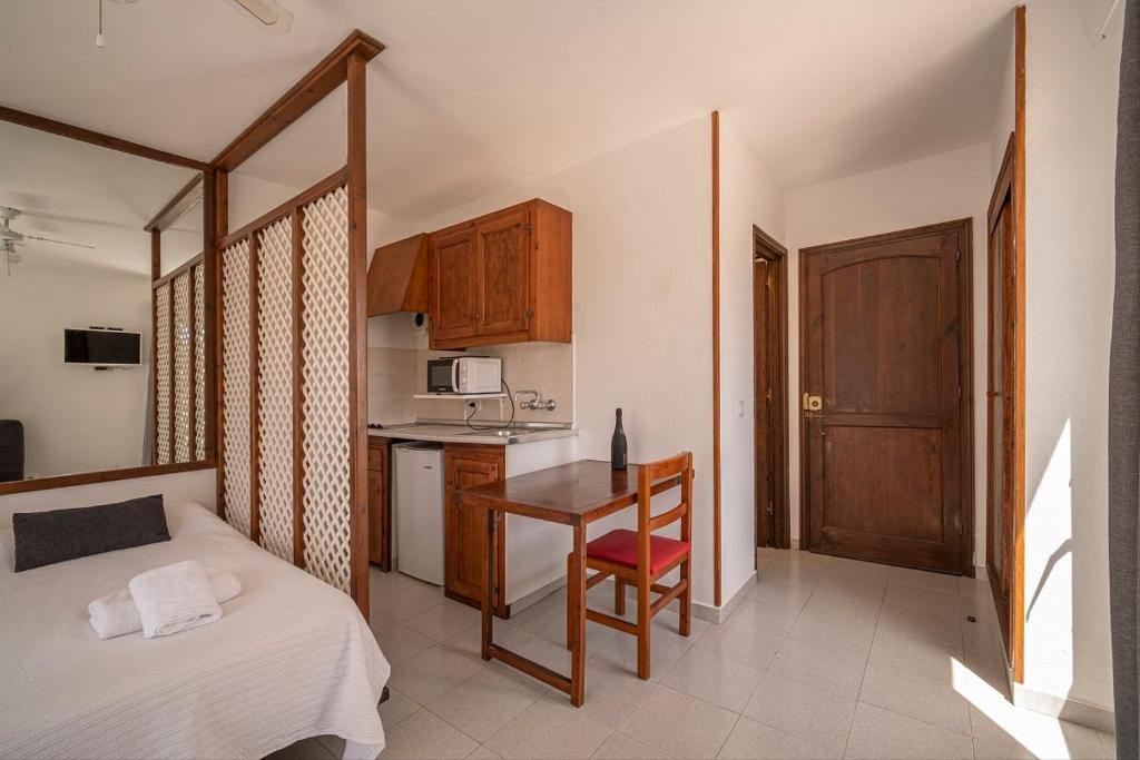 Estel Blanc Apartments - Adults Only, Cala en Blanes ...