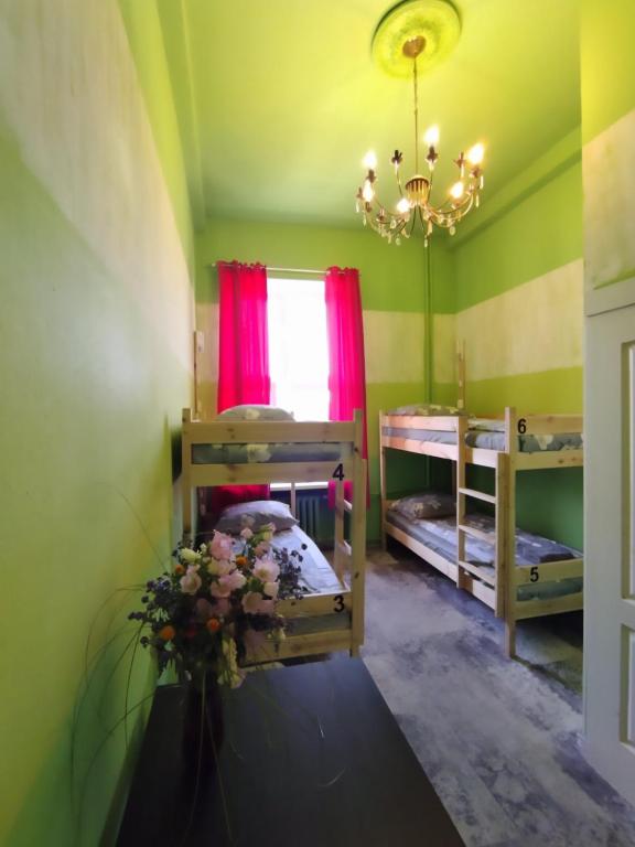Posteľ alebo postele v izbe v ubytovaní Oliwka Hostel