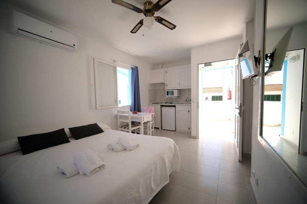 Estel Blanc Apartments - Adults Only, Cala en Blanes ...