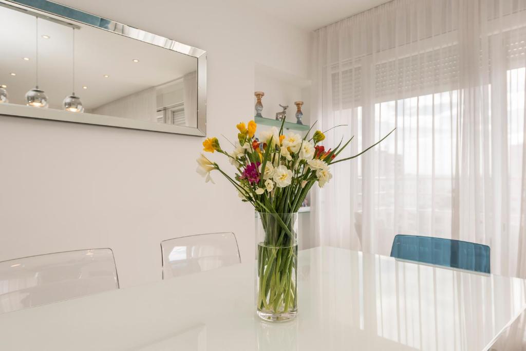 URBAN LUXURY APARTMENT - 9