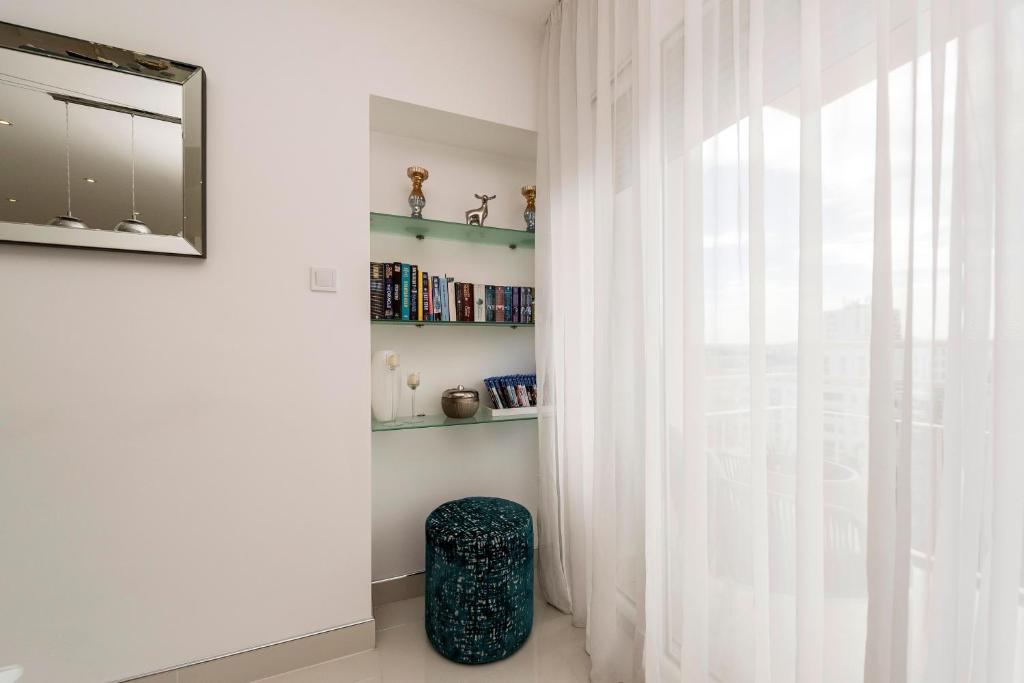 URBAN LUXURY APARTMENT - 11