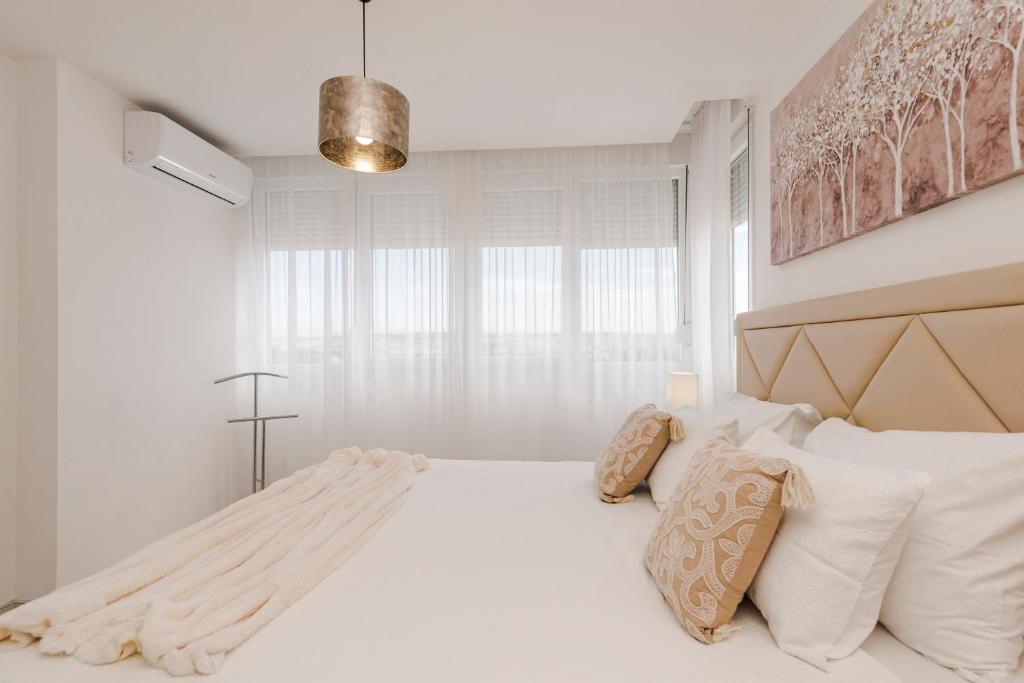 URBAN LUXURY APARTMENT - 15