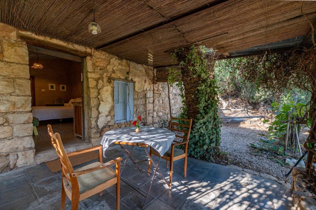 Zahrada ubytování Hemdatya Stone Suites In The Galilee