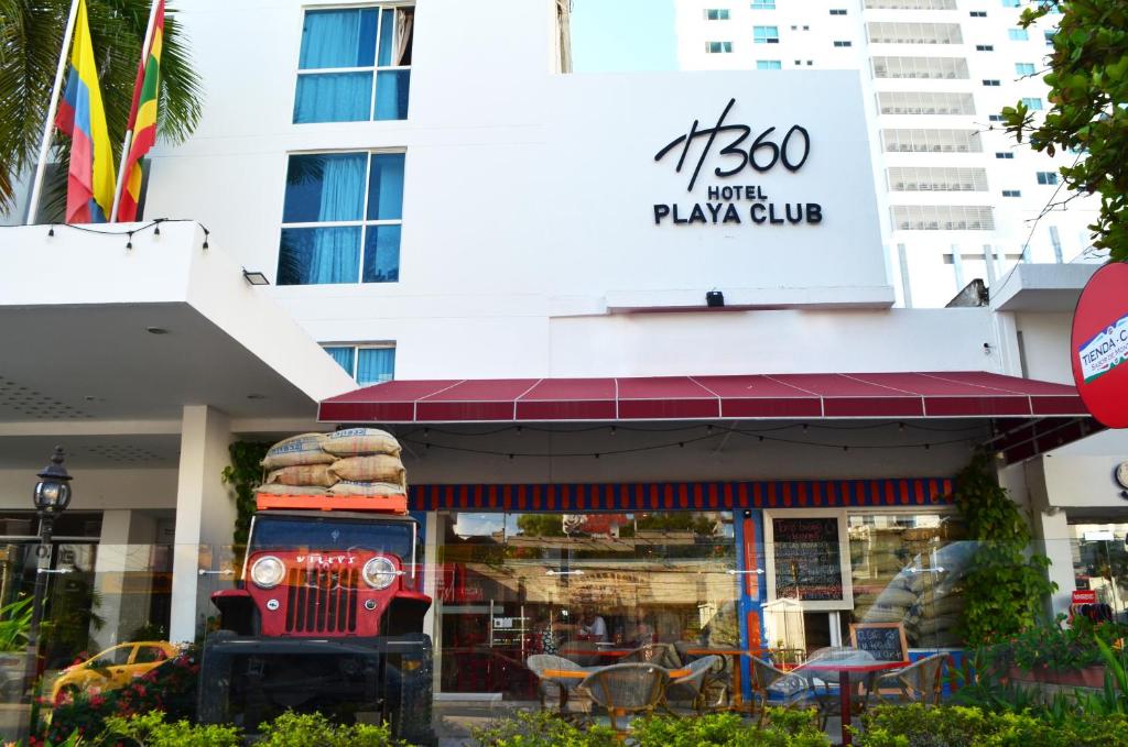 a restaurant with a sign that reads kaza club at Hotel Playa Club in Cartagena de Indias