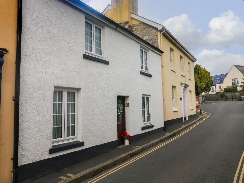 a street in a town with white houses at Hope Cottage in Buckfastleigh