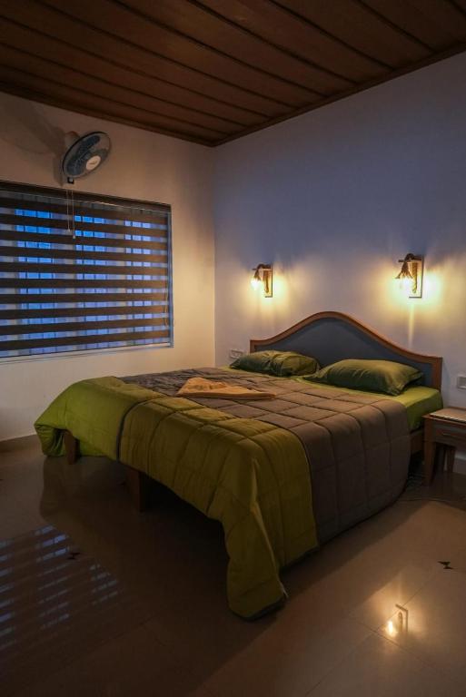 Postel nebo postele na pokoji v ubytování The Nirvana Resort Munnar