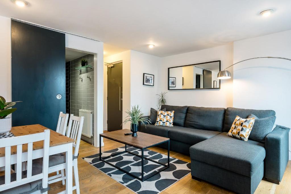 Host & Stay - Preston's Rooftop Apt
