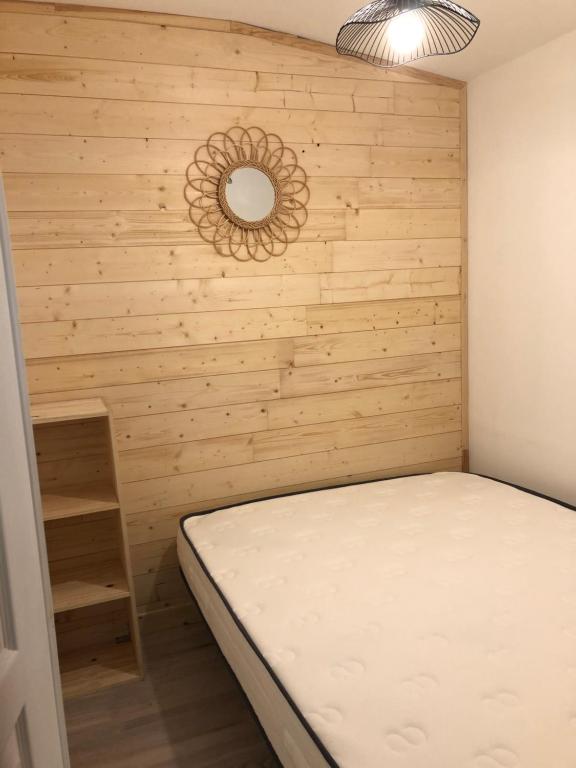 Posteľ alebo postele v izbe v ubytovaní appartement 12 couchages proche piste ski et de randonnées du lioran