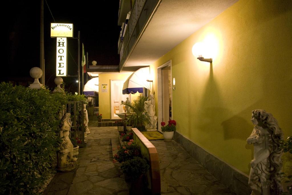 Fotografie z fotogalerie ubytování Hotel Fortunella v destinaci Lido di Camaiore