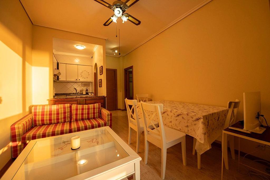 Część wypoczynkowa w obiekcie Apartamento playa de Samil