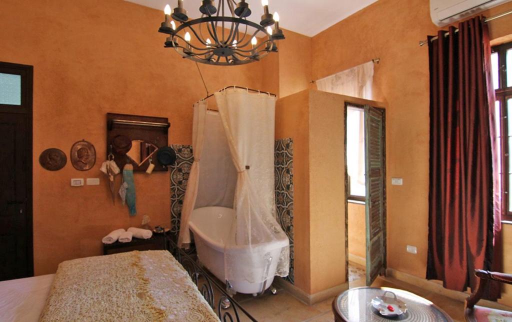 Postel nebo postele na pokoji v ubytování Atelier Luxury Rooms