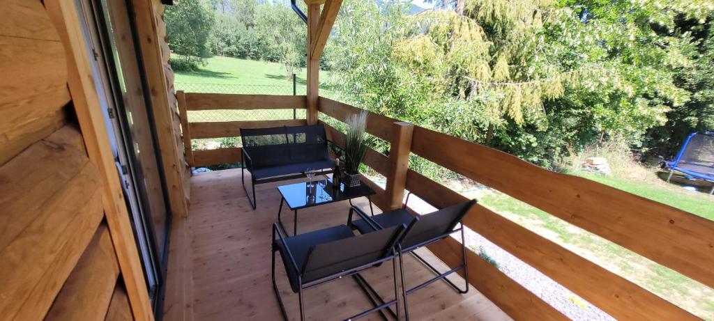 A balcony or terrace at Vilka Cibulka a chata Cesnačik