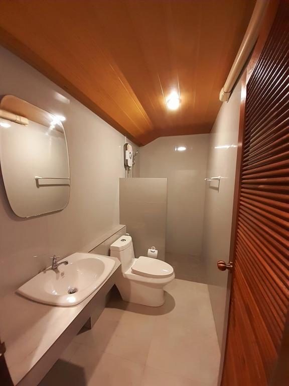 Koupelna v ubytování Kantiang Bay View Resort