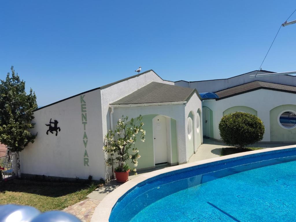 Imagen de la galería de Family Hotel Kentavar, en Byala