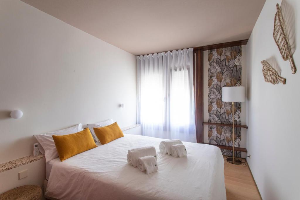 Una cama o camas en una habitación de Enjoy Lisbon Tróia