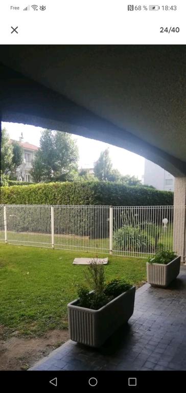 Vonkajšia záhrada v ubytovaní Front de Mer et Grande Piscine pour un appartement chic et cosy, appartement en résidence à Canet en Roussillon, à 10 minutes de Perpignan
