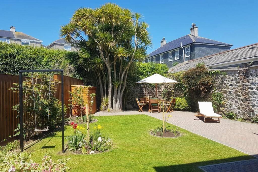 High quality detached house with parking St. Ives photo