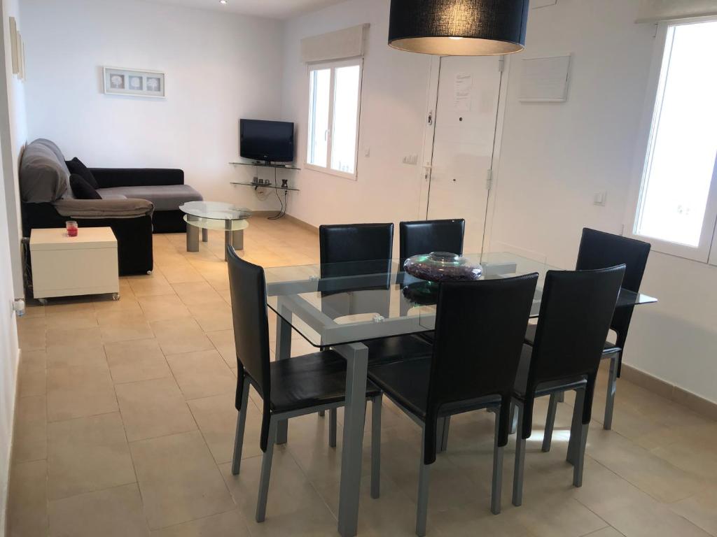 Posezení v ubytování Acogedora casa en Cap Negret, ubicada a primera línea de la playa.