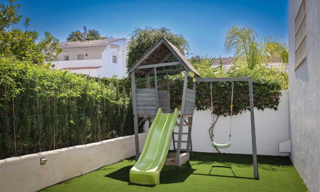 Plac zabaw dla dzieci w obiekcie Casa Eucalyptus Family Home