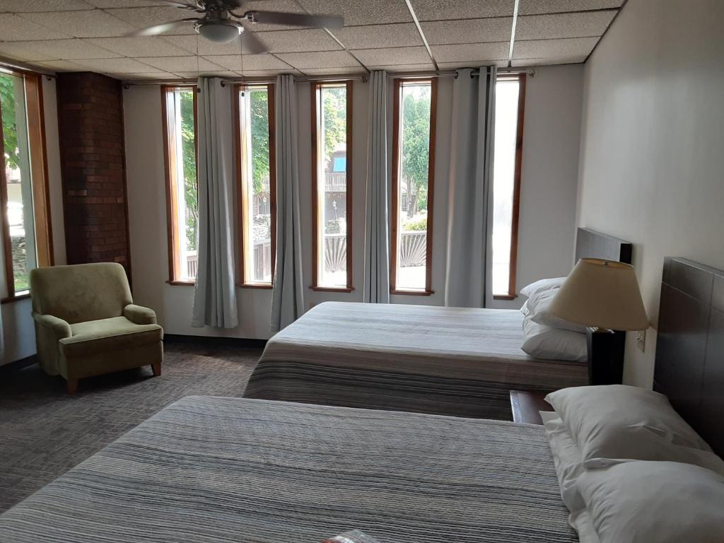 Mountain View Lodge - Standard Queen Room