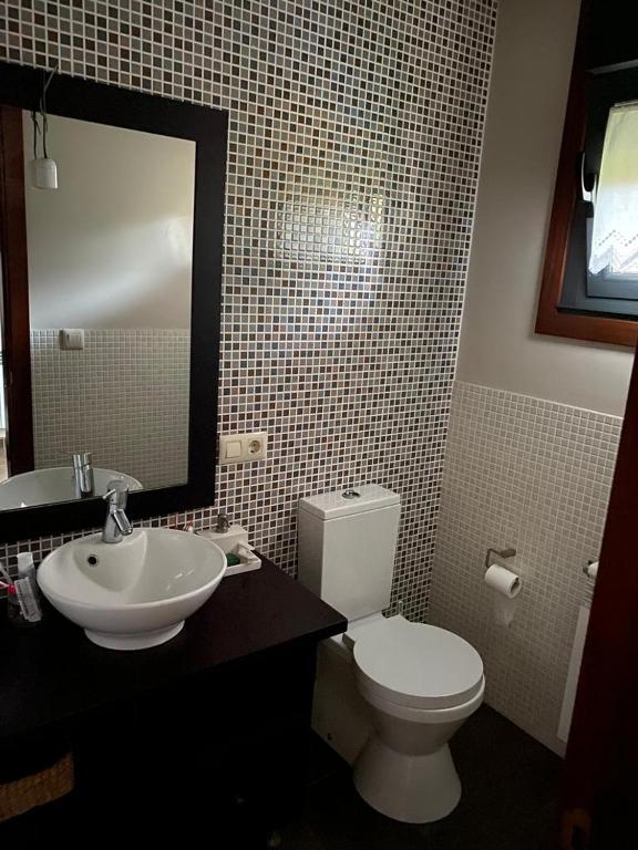 Kúpeľňa v ubytovaní Casa con encanto en Gondomar con piscina