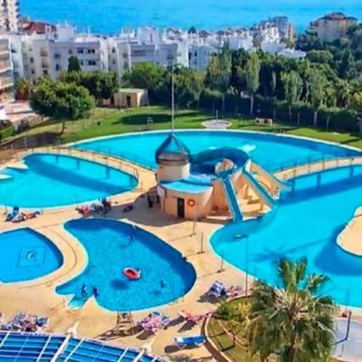 Precioso alojamiento con piscinas