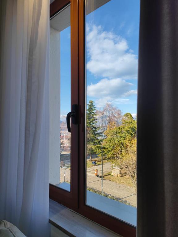 Fully equipped apartment in the city center with a lake view - Image 6