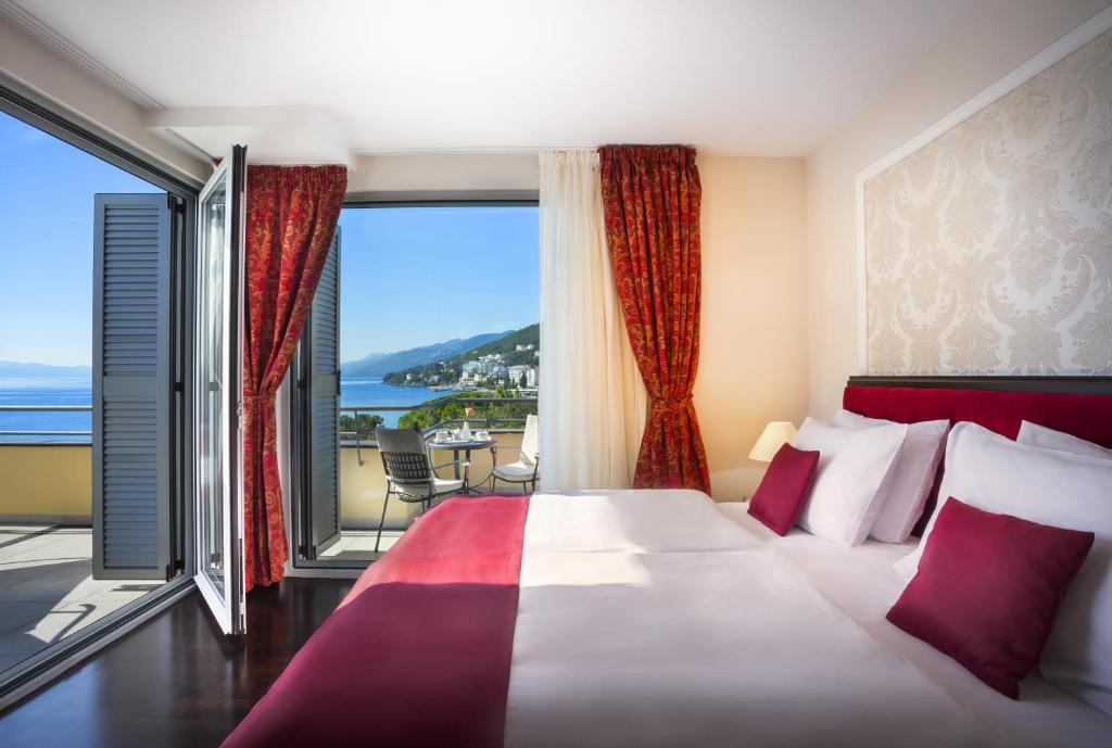 Postel nebo postele na pokoji v ubytování Hotel Kvarner - Liburnia