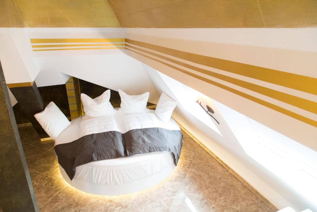 Alpha & Omega Hotel - Resim 22