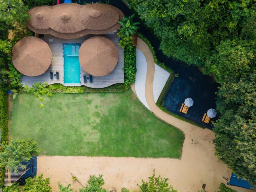 Zahrada ubytování Touch Beachfront Pool Villa Koh Yao Noi