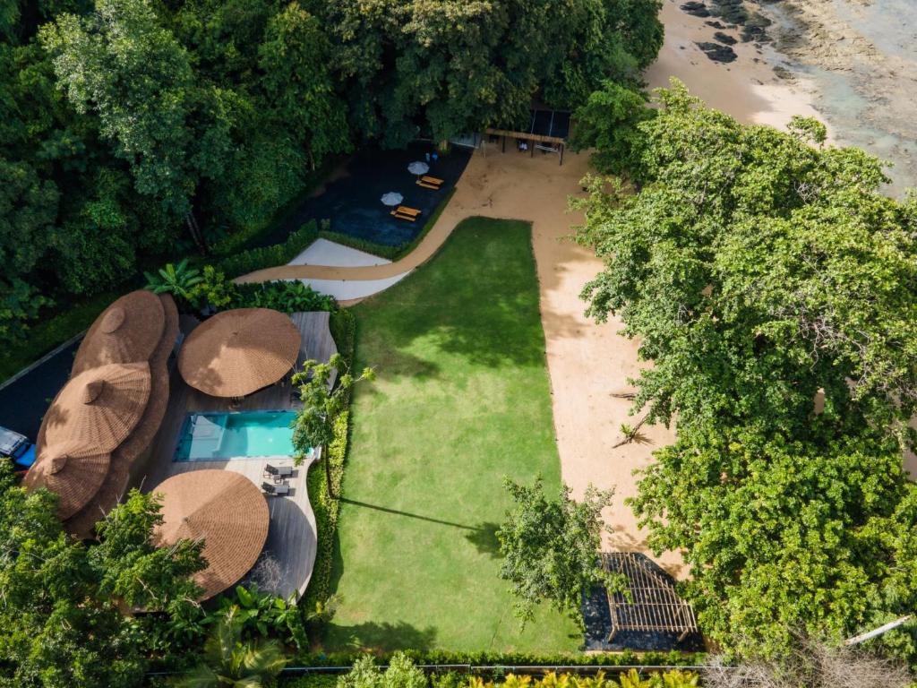 Bazén v ubytování Touch Beachfront Pool Villa Koh Yao Noi nebo v jeho okolí