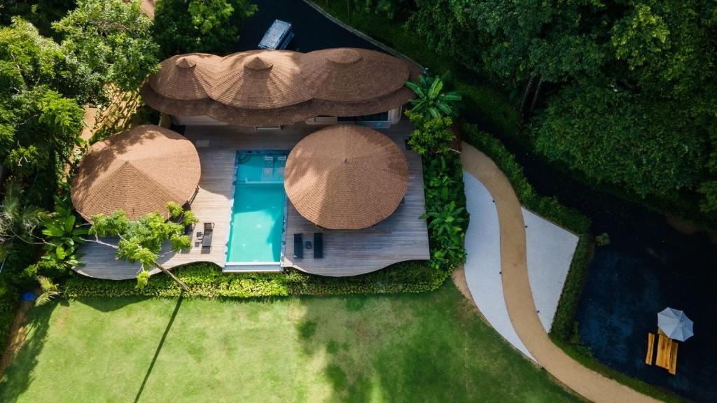 Bazén v ubytování Touch Beachfront Pool Villa Koh Yao Noi nebo v jeho okolí