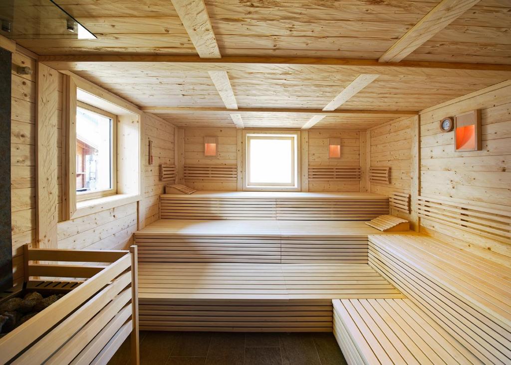 Postel nebo postele na pokoji v ubytování Alpenhotel Perner