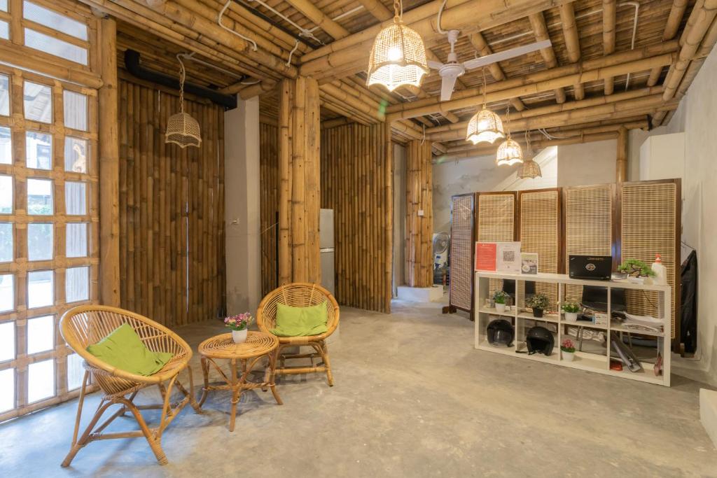 Urbanview Ta-ke Residence Blok M by RedDoorz - Housity