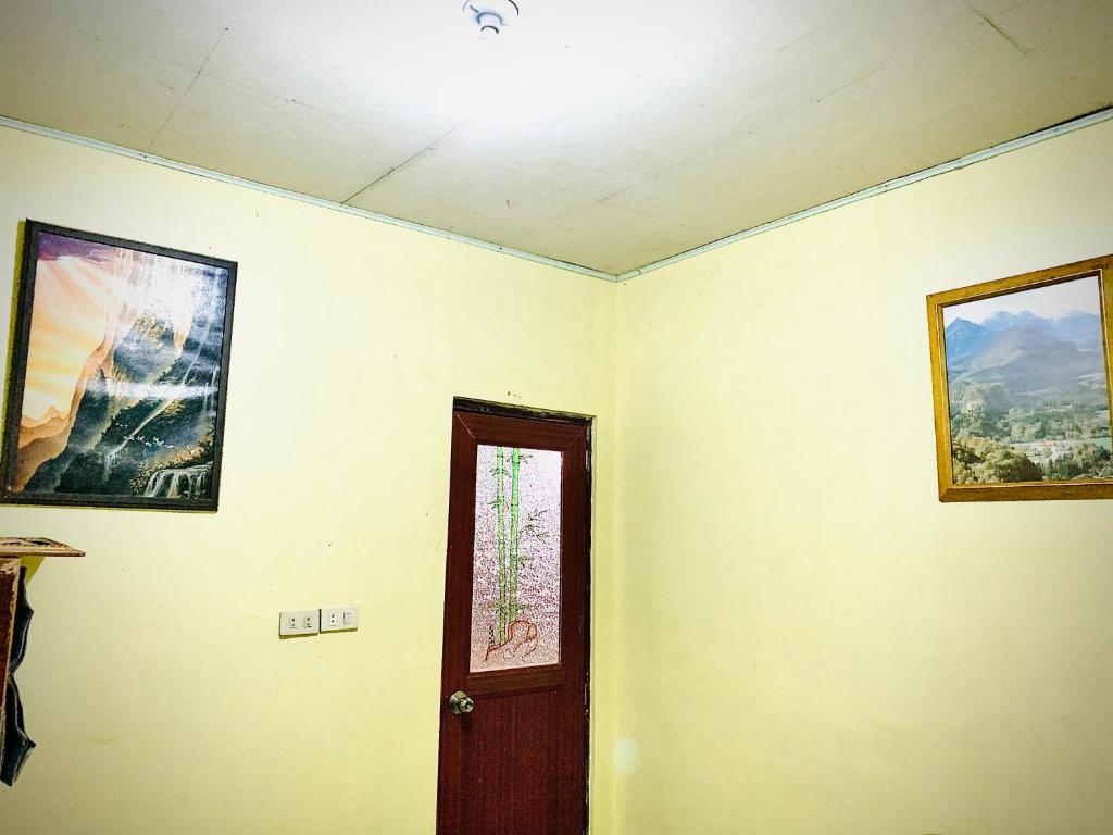 VILLA ROUCHELE KIKAY Resthouse Vacation HOME - Sala Familiar Con Baño