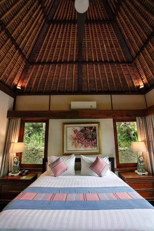 Postel nebo postele na pokoji v ubytování Umah Lawas Villa Ubud