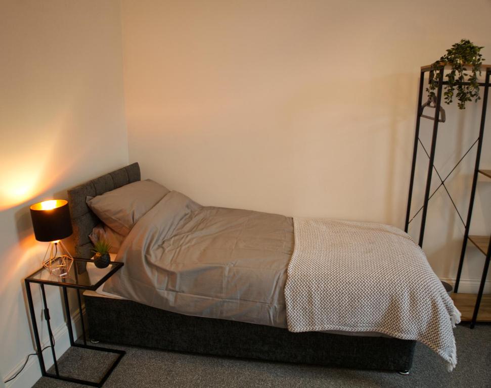 Postel nebo postele na pokoji v ubytování Luke Stays - Dacre Street